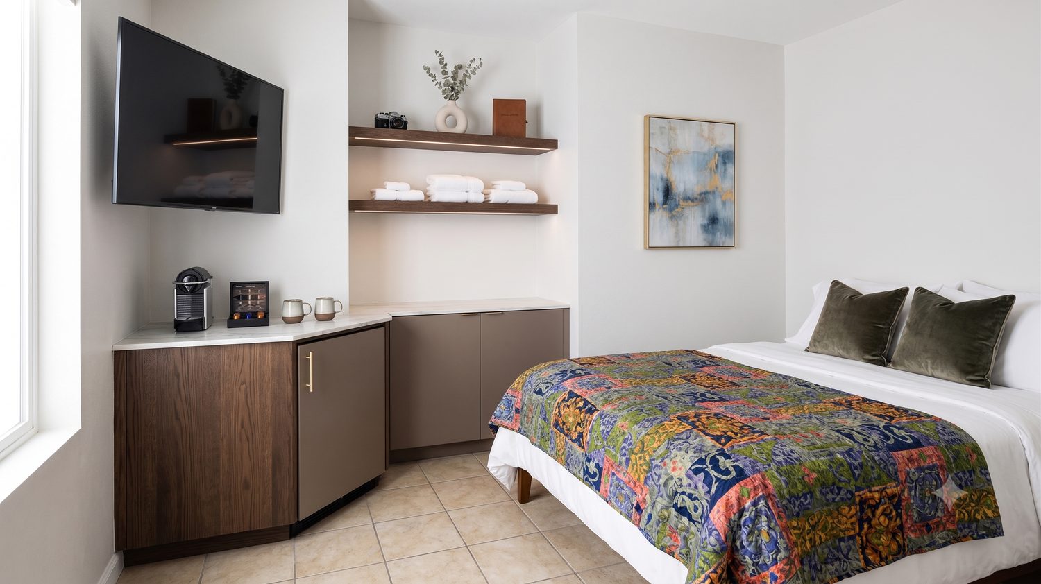 Kitchenette room at Bay Inn